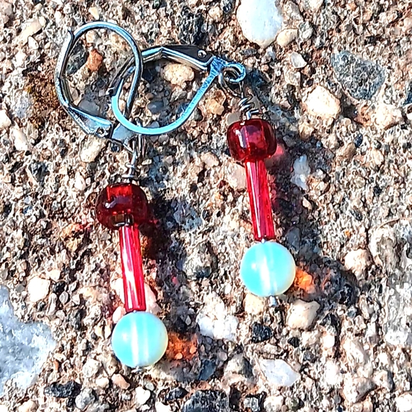 🍓🍓Dangle Handcrafted Red Minimalist Earrings 925 STERLING SILVER HOOKS 🐥2/$25 - Picture 1 of 3
